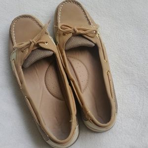 Liz Claiborne tan loafers size 8
